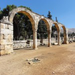 The ruins of Anjar reveal a very regular layout, reminiscent of the palace-cities of ancient times, and are a unique testimony to city planning under the Umayyads