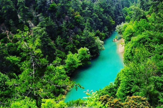 b03d22d7b9520edc-jannet-chouwen-is-one-of-the-most-picturesque-p-4-19-2017-3-02-23-pm-l