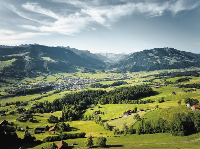1 Sommer_Schuepferegg_Aussicht_Schuepfheim_Beat Brechbuehl
